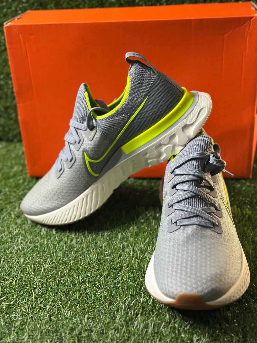 NIKE REACT INFINITY RUN FLYKNIT, SIZE : 9 MENS, COLOR: PARTICLE GREY/ VOLT- WOLF